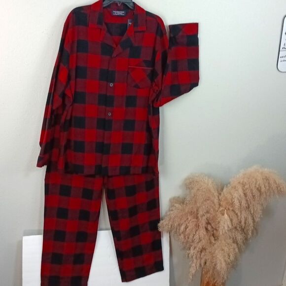 Roundtree & Yorke Men Red and Black Plaid Pajama Set Sz L - Picture 2 of 16